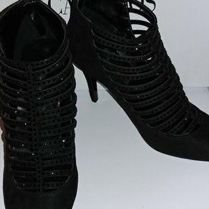 NIB Caparros Black Suede Dress Heels Size 7.5 $110